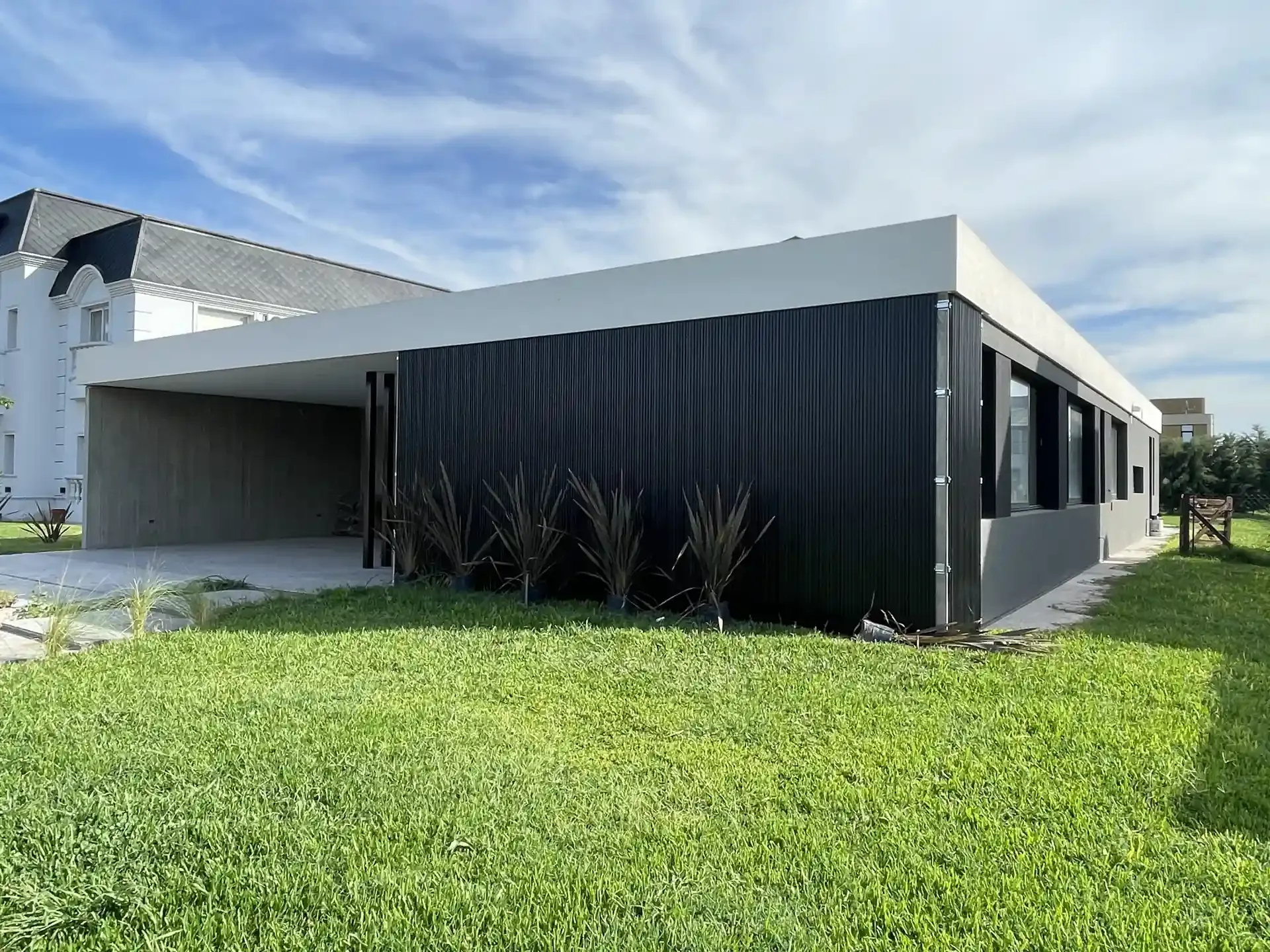 Fachada de RBQ 288, Barrio Privado El Rebenque